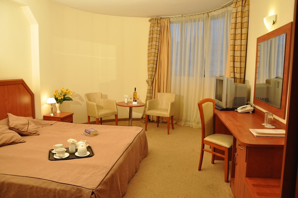 Legends Hotel 33/51