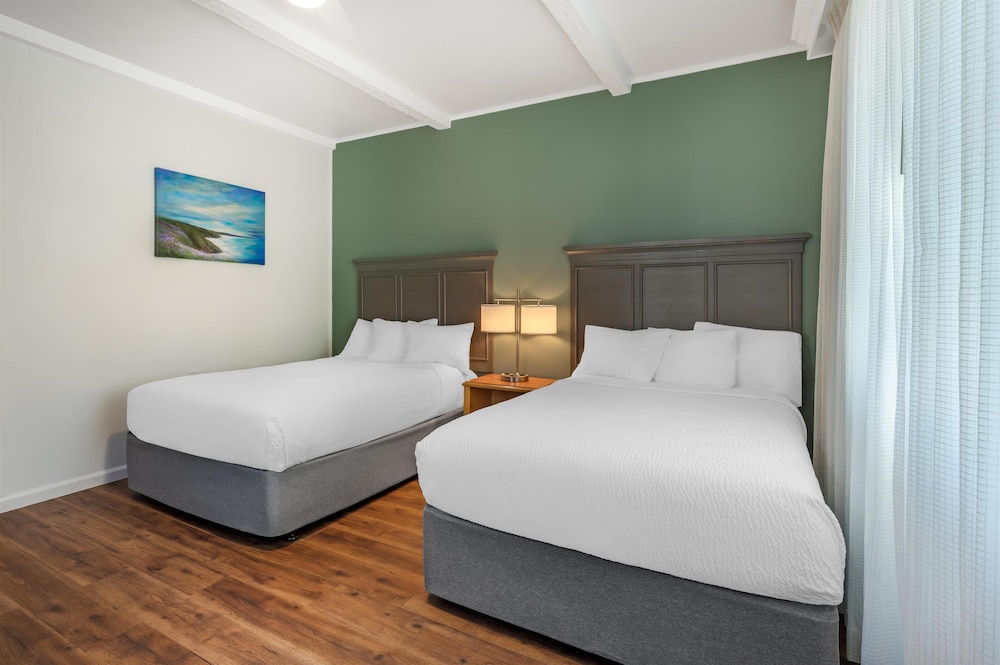 STANDARD, 2 DOUBLE BEDS
