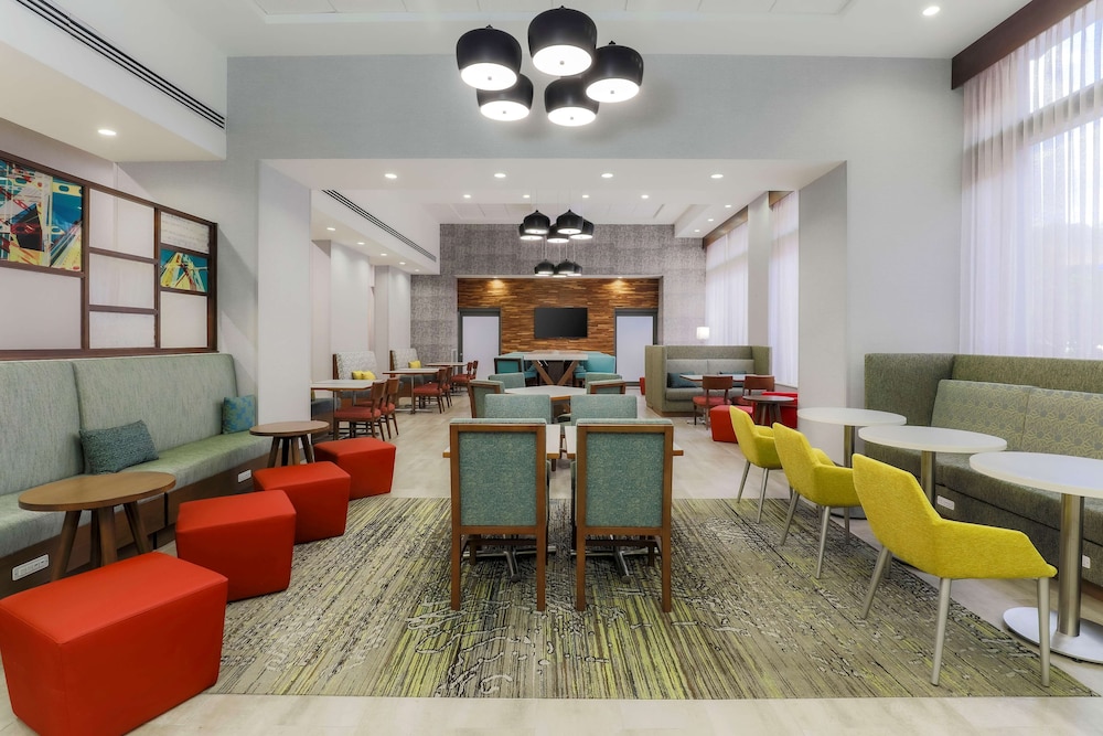 Hampton Inn Suites Pittsburgh Downtown 36/47
