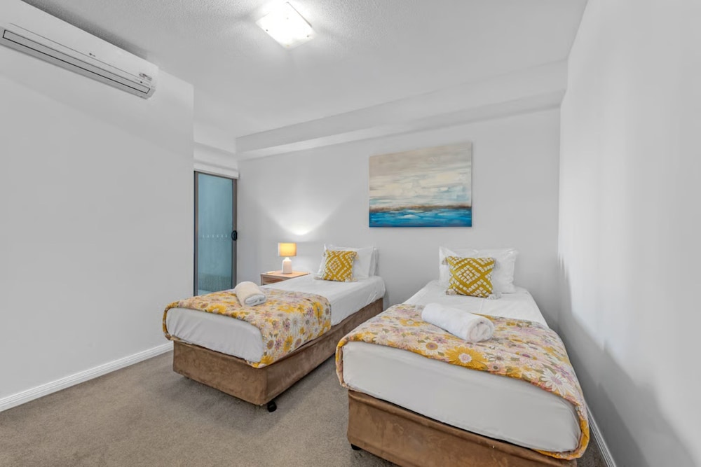 2 BEDROOMS, PARTIAL OCEAN VIEW, BALCONY