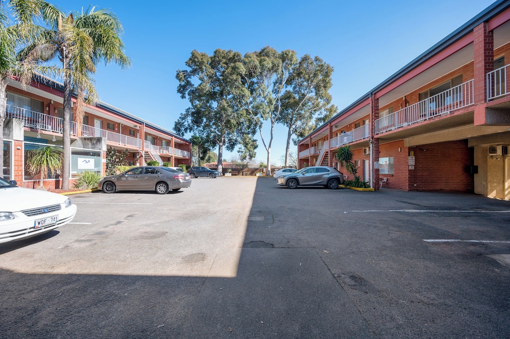 Adelaide Granada Motor Inn 56/65
