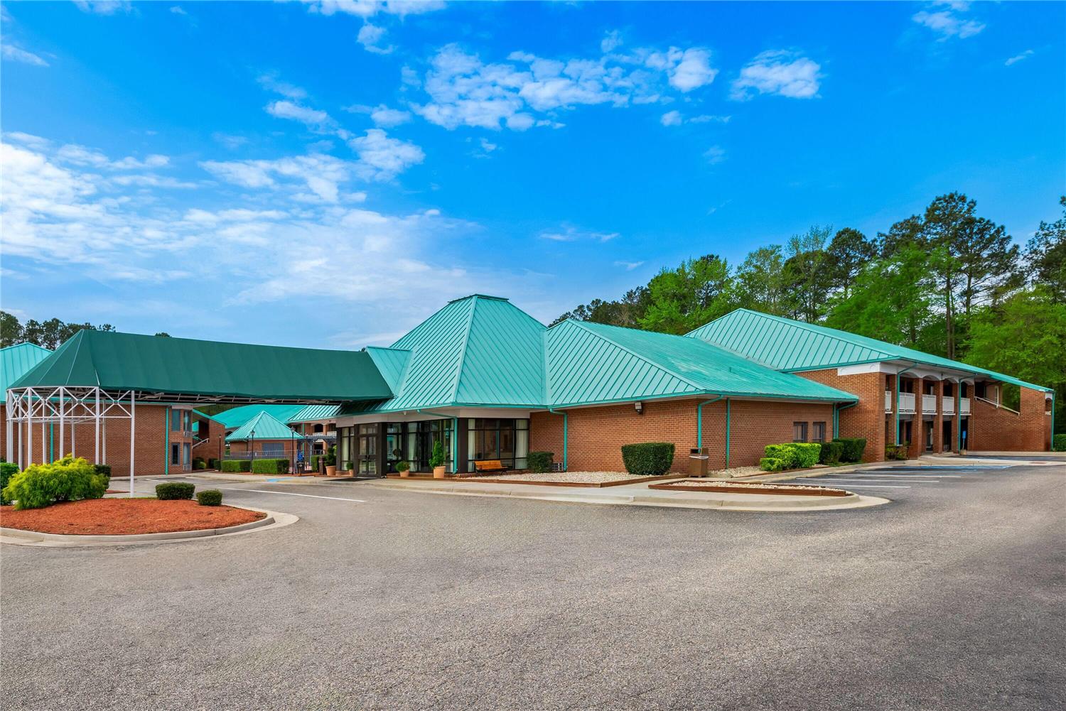 Days Inn by Wyndham Petersburg/South Fort Lee 5/14
