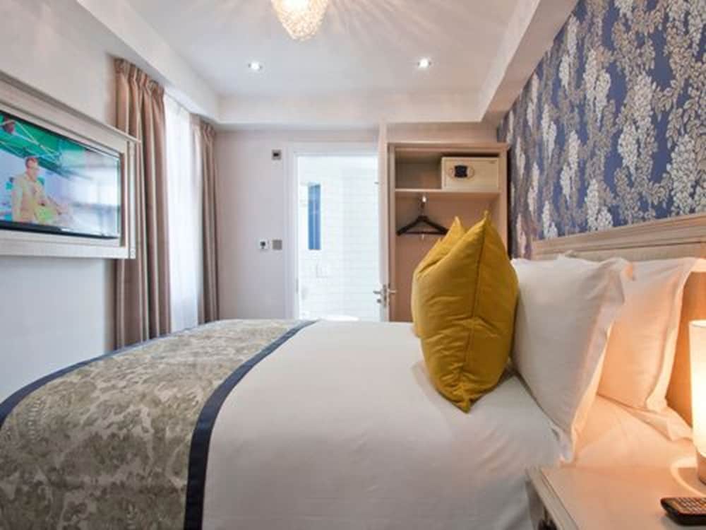 W12 ROOMS 22/58