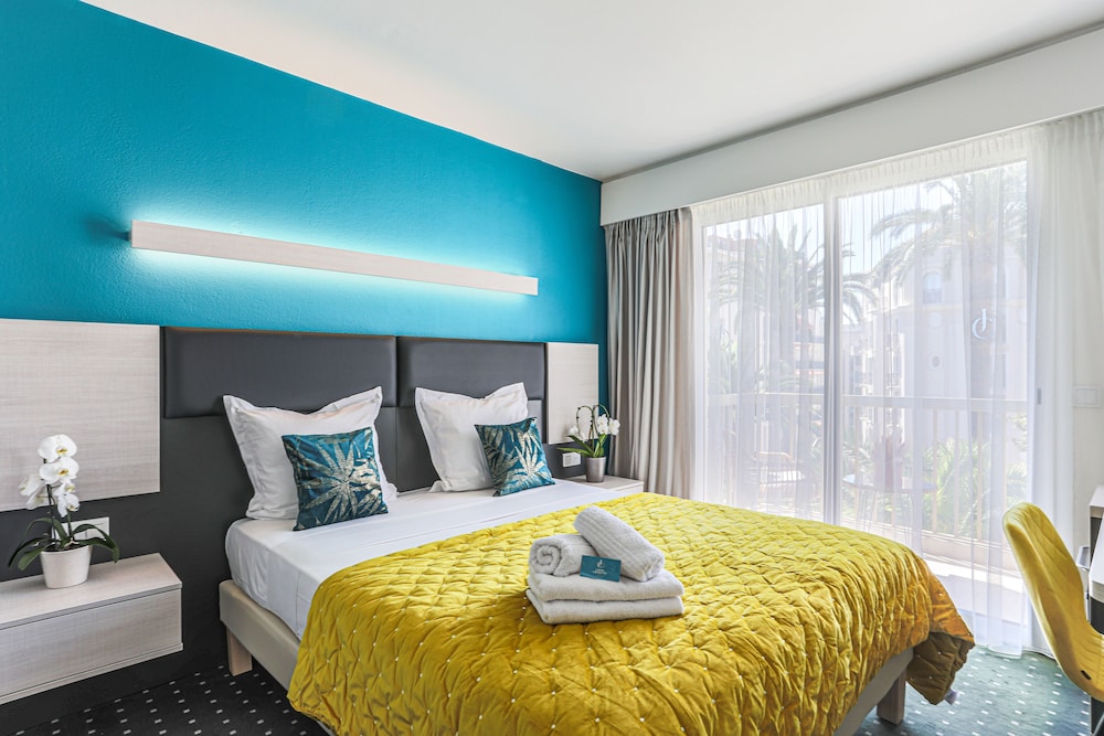 SUPERIOR, DOUBLE OR TWIN BED, BALCONY