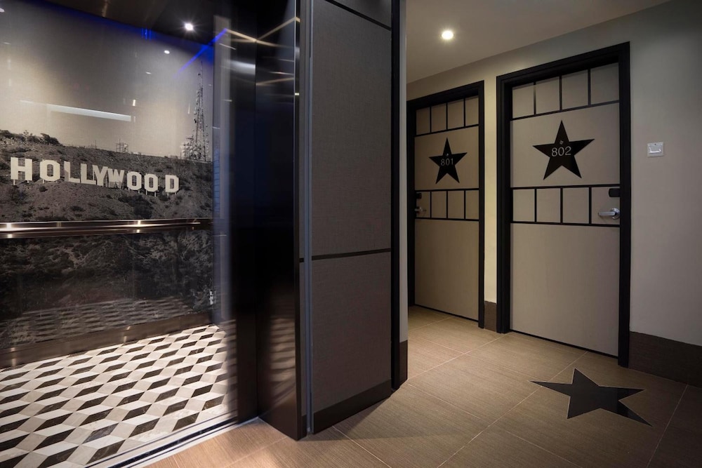 Hotel 81 Premier Hollywood 25/29