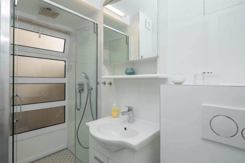 Split Center Suites 59/66
