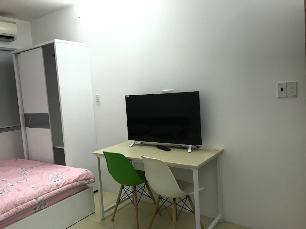 Smiley Apartment 3 41/50