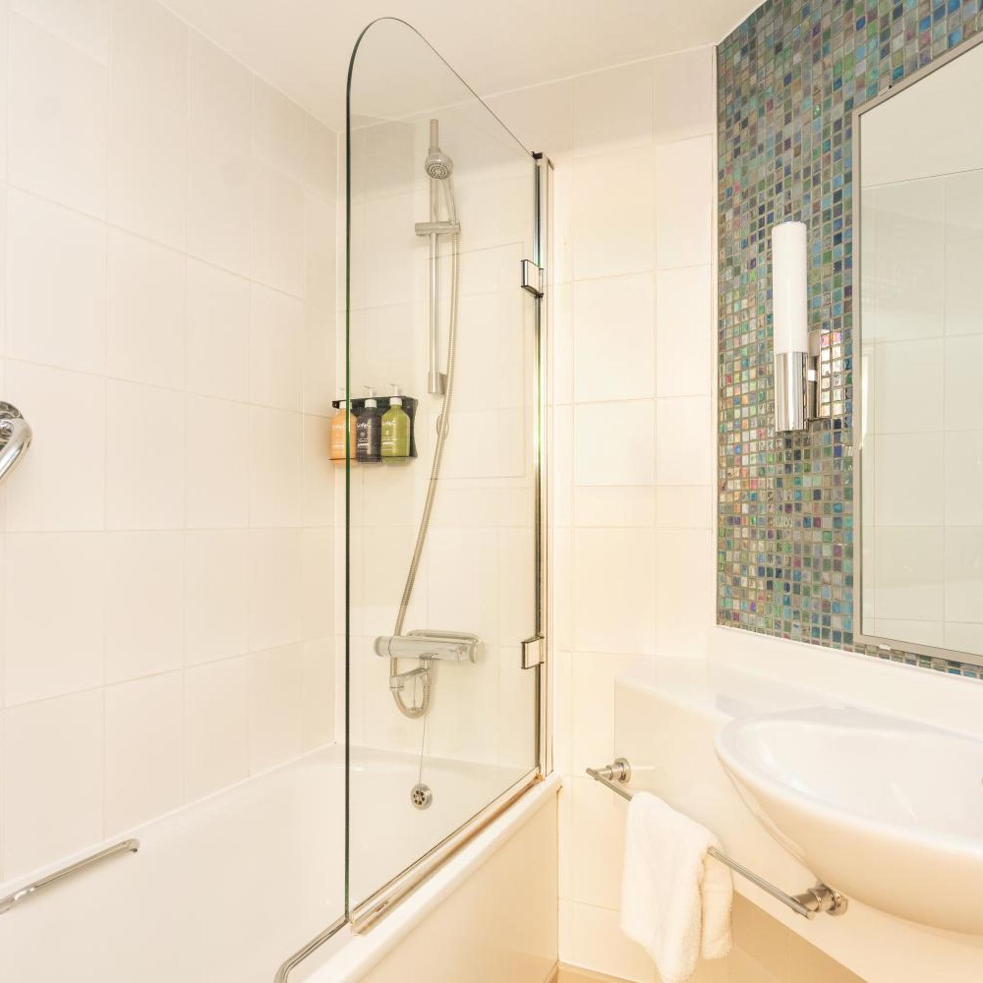 Room, Double or Twin Bed, Side Sea View 8/8