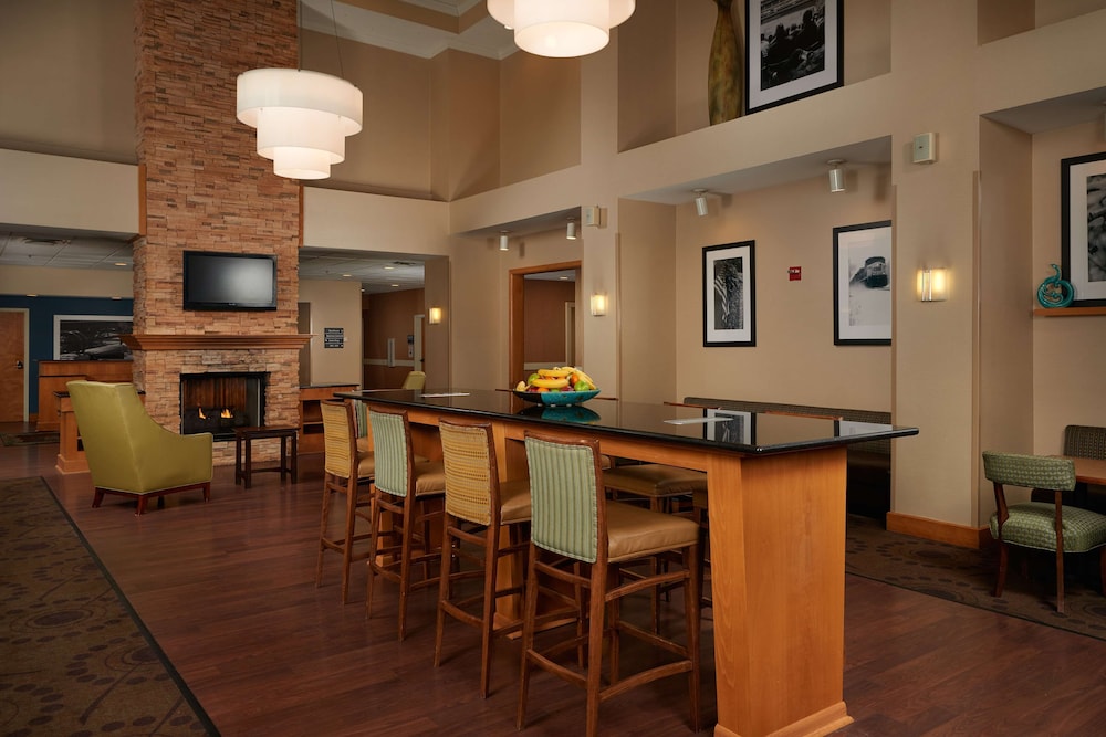 Hampton Inn & Suites Canton 32/54