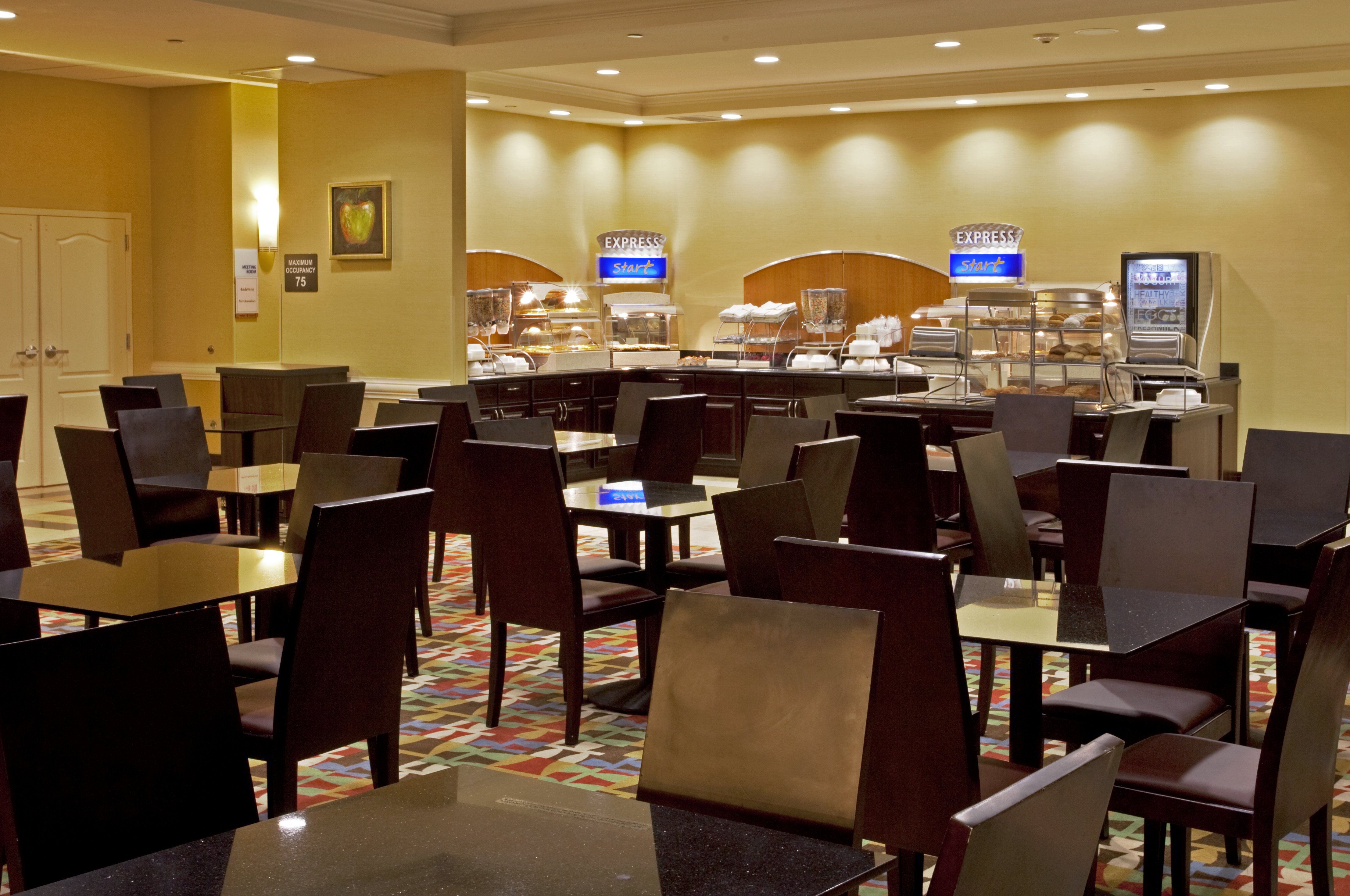 Holiday Inn Express and Suites Orlando - International Drive 59/79