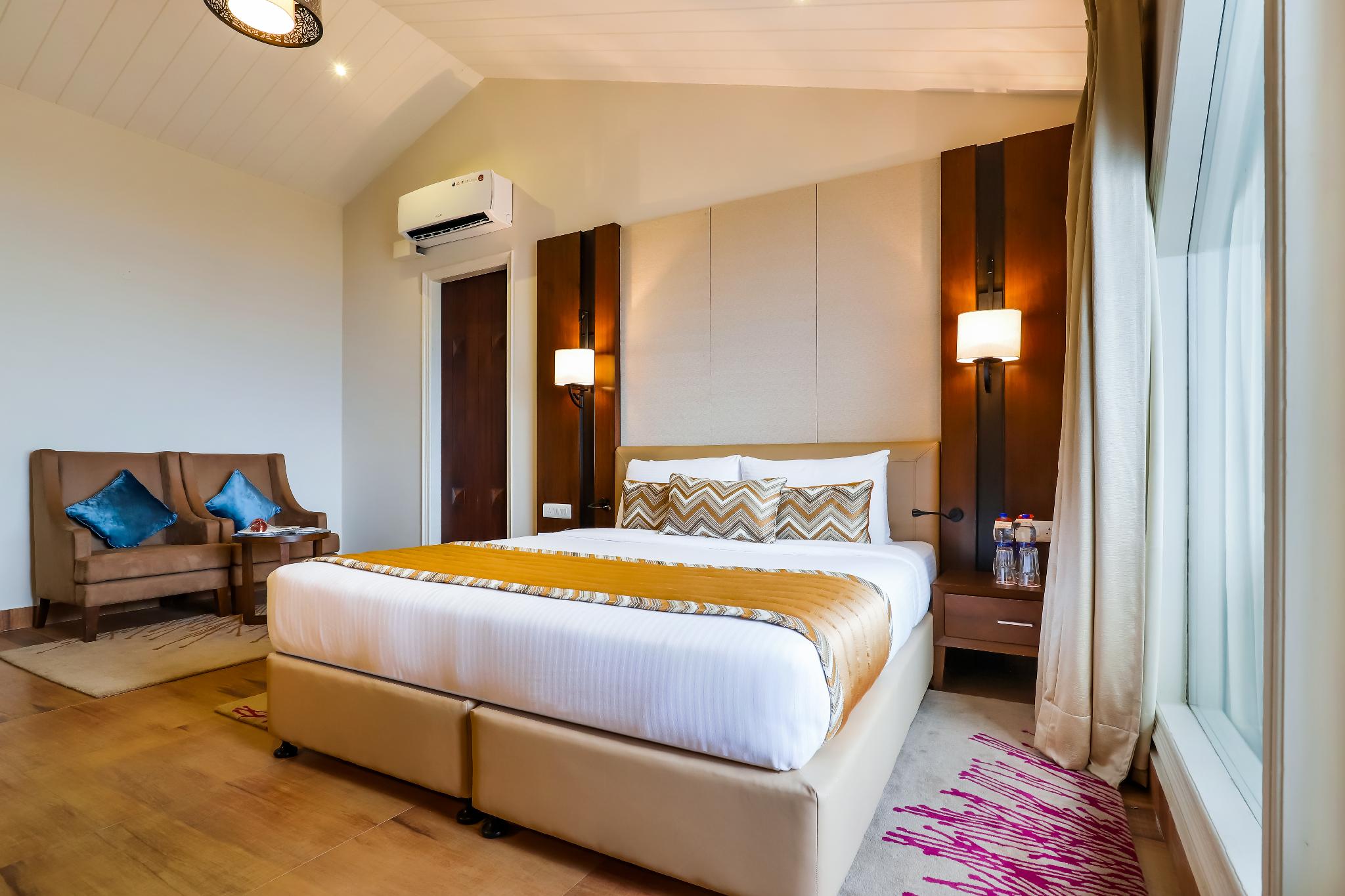 Premium, Double Bed, Partial View