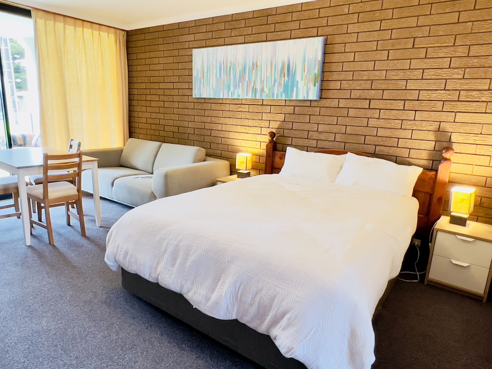 Port Fairy Motor Inn 11/63