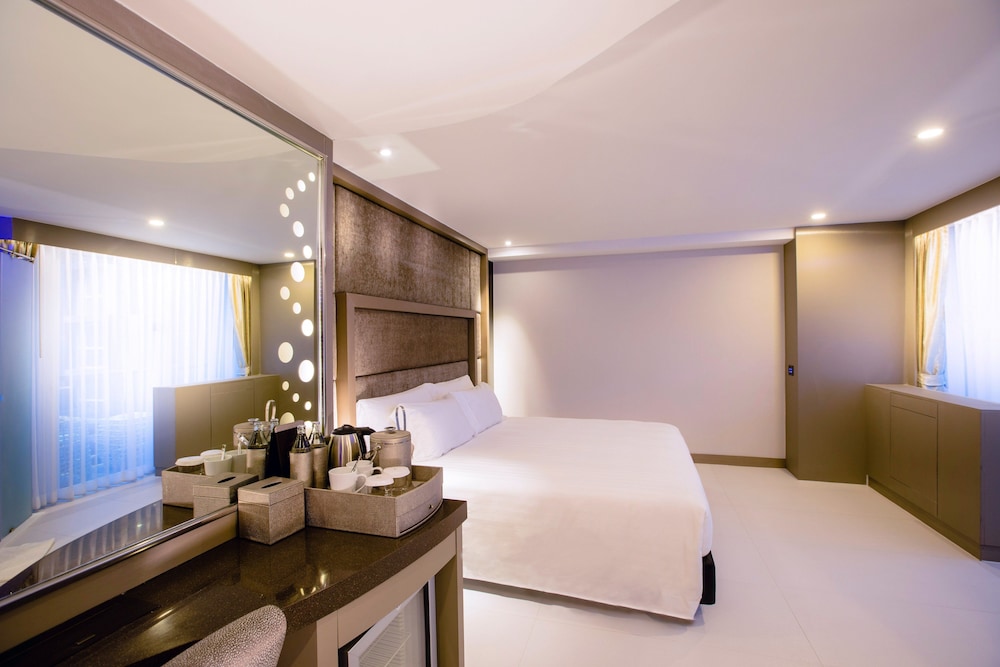Azure Hotel Pattaya 13/32