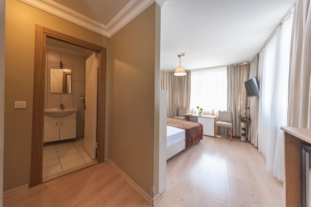 TAYA HATUN HOTEL 47/62