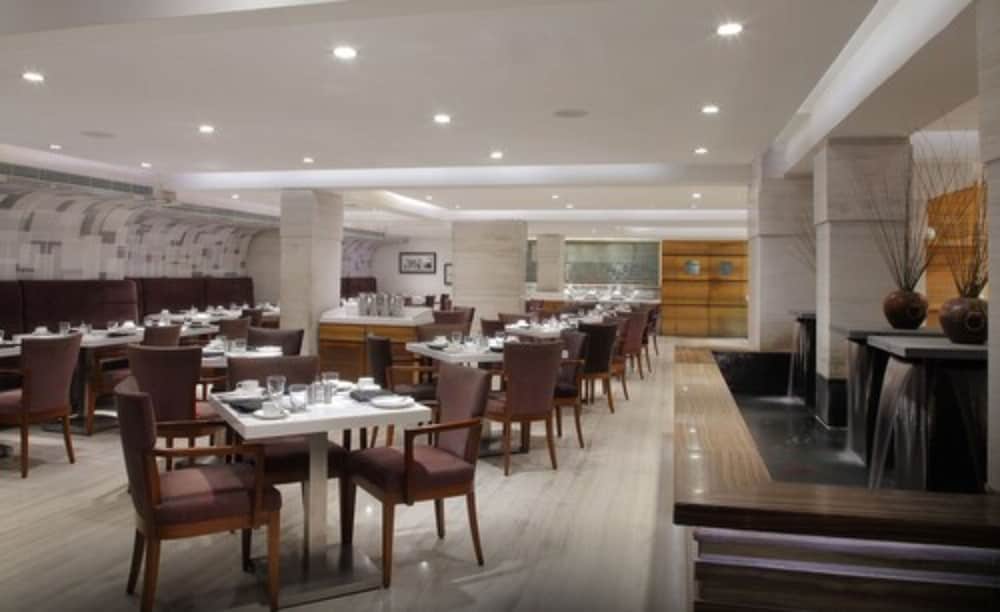 Hiltop Hotel 37/56