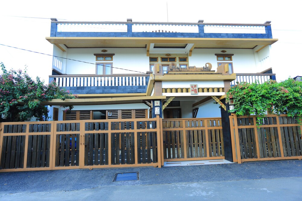 RedDoorz Plus near Lempuyangan Station 4 4/42