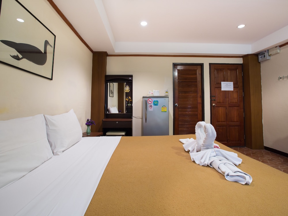 ROOM, NO BALCONY, LARGE