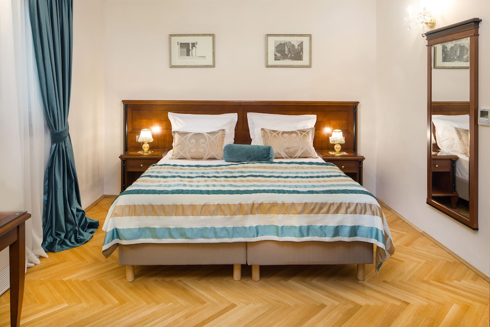 SUPERIOR, DOUBLE BED