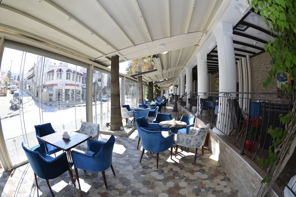 Dome Hotel 28/50