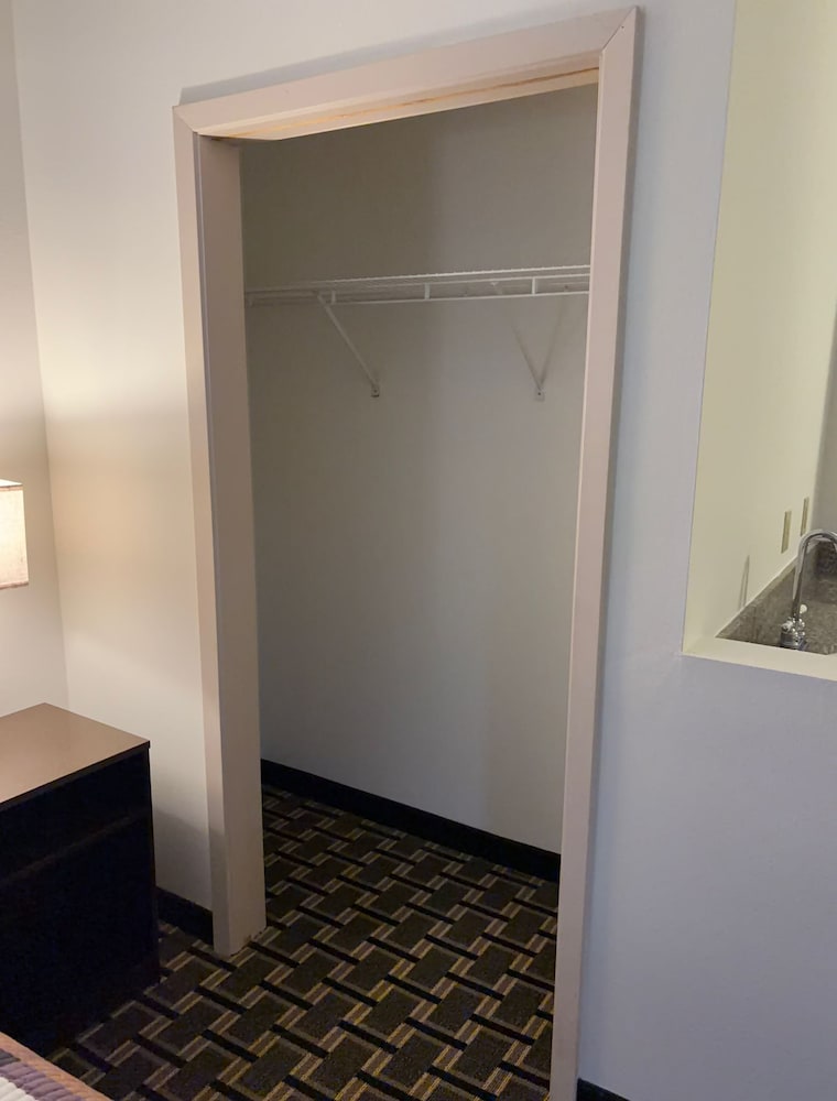 Regency Inn 28/59