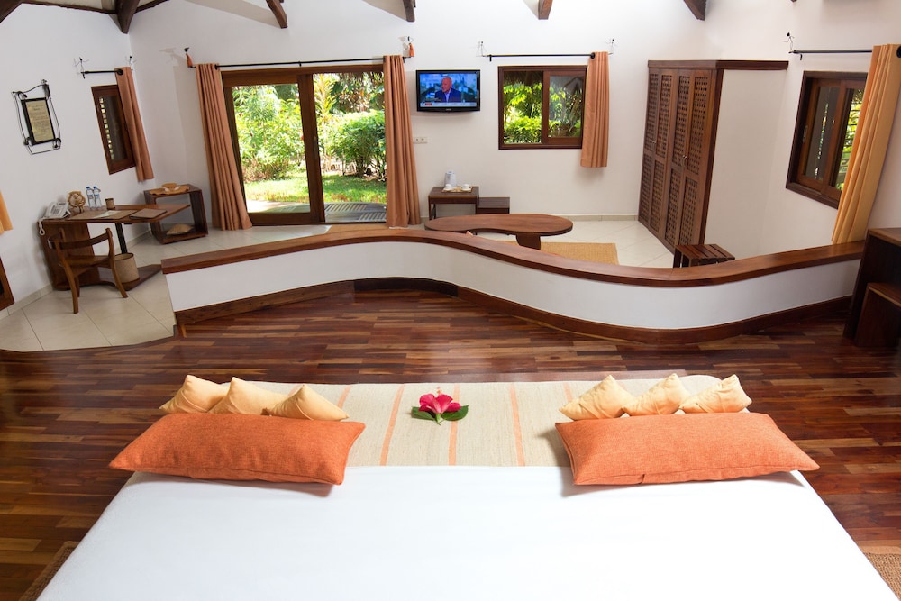 Bungalow, Garden View