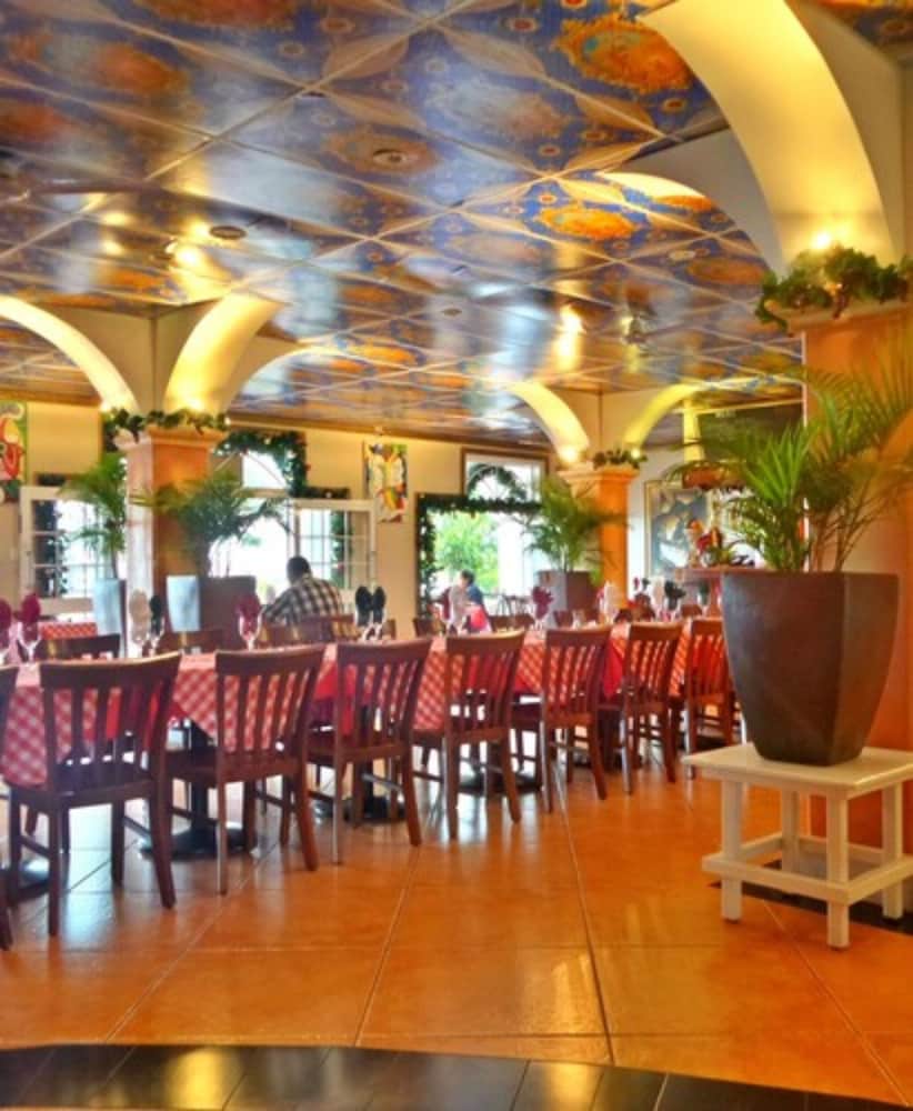 Little Italy Hotel 41/74