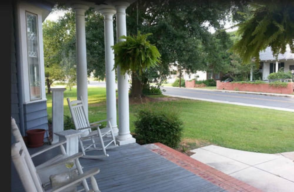 Sweet Cane Inn 27/29