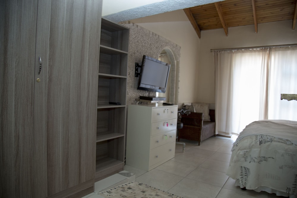 Xaviera Guest House 10/35