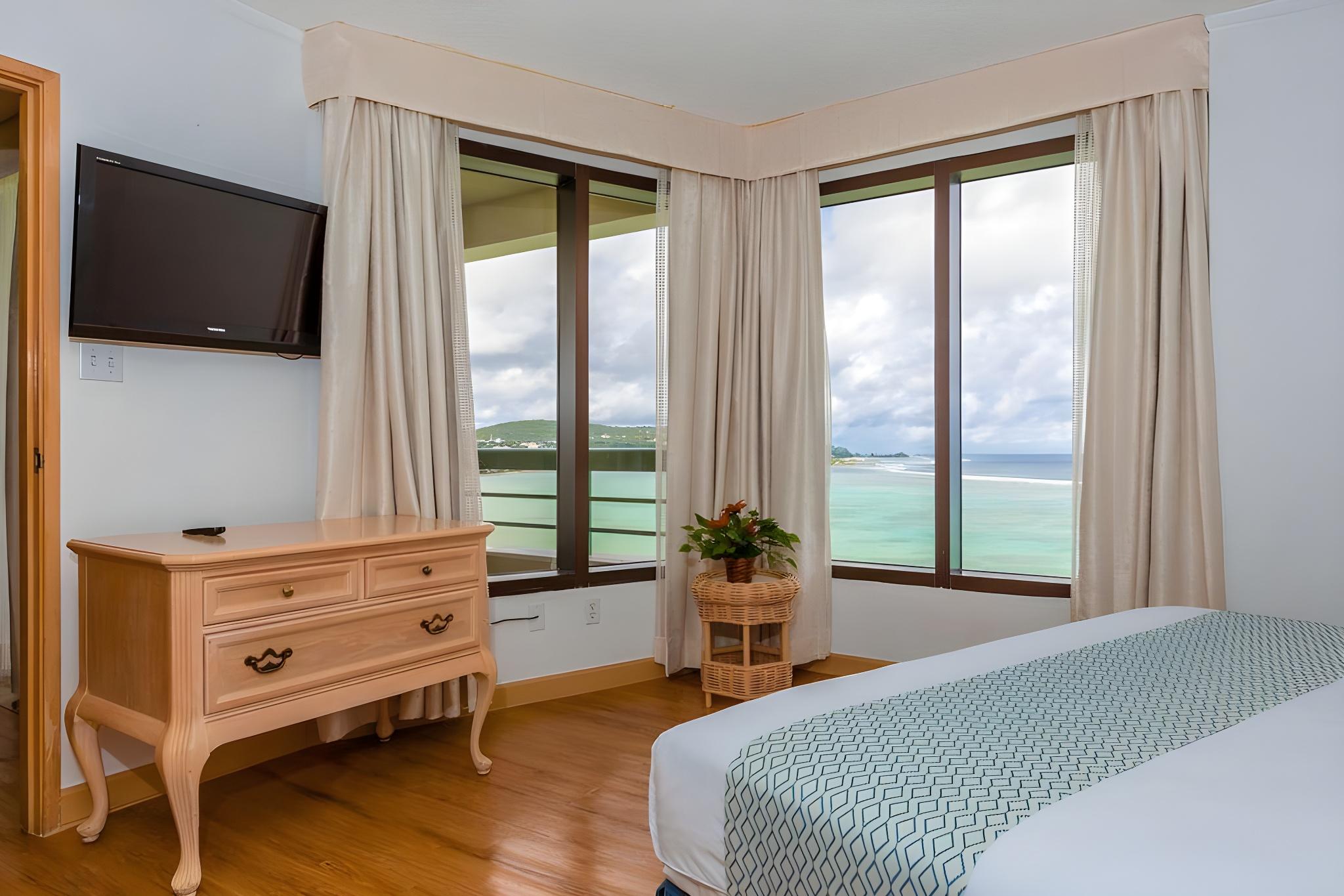 3 Bedrooms, Condo, Panoramic, Ocean View, Kitchen