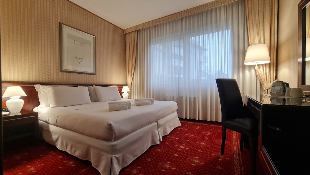 غرفة قياسية بسرير مزدوج، Venice Michelangelo Hotel 3/10