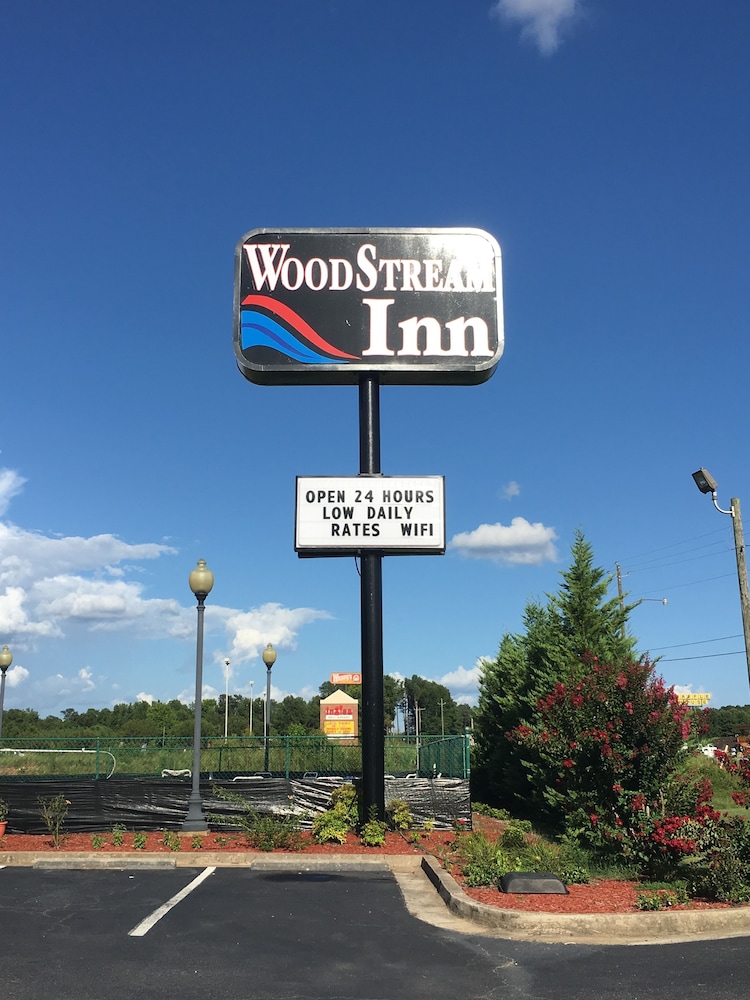 Woodstream Inn 55/57
