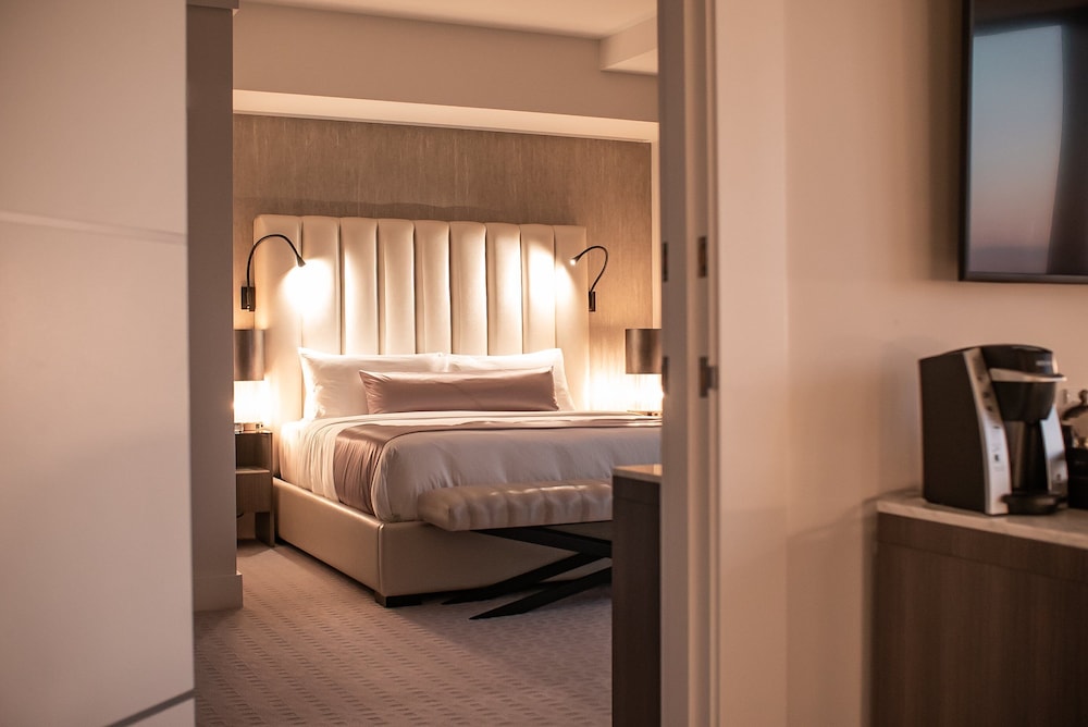 The Kindler Hotel 12/41