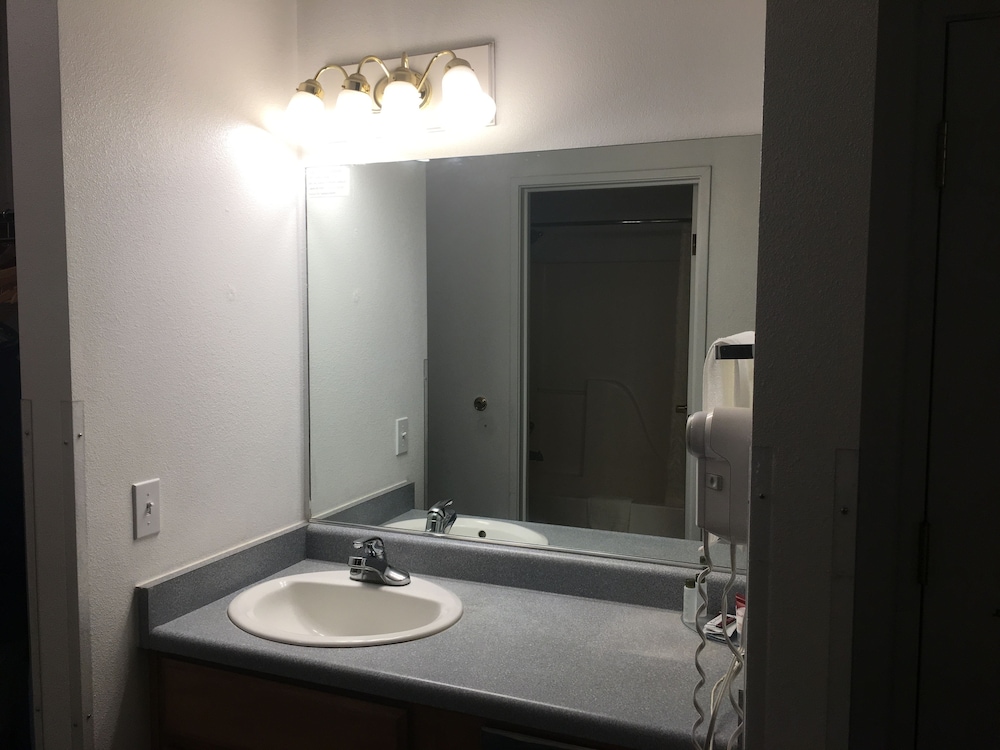 Quality Inn Carlin 56/58
