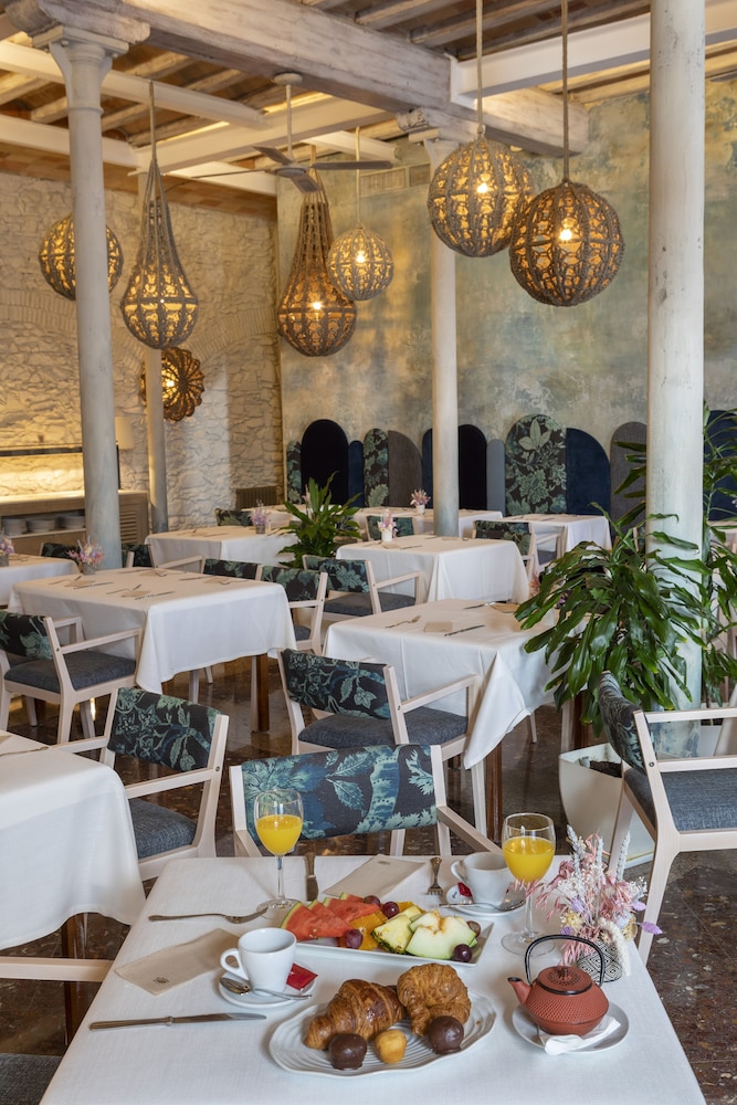 Porto Cristo Hotel 34/48