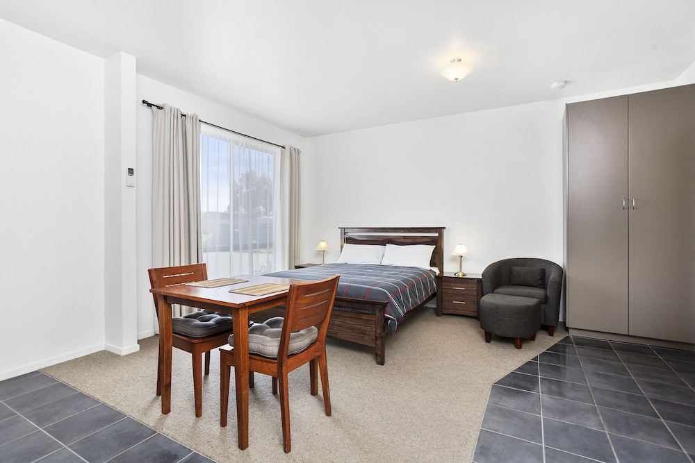 Port Fairy Motor Inn 50/63