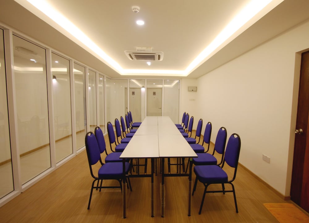 Place2Stay Business Hotel - Waterfront 42/48