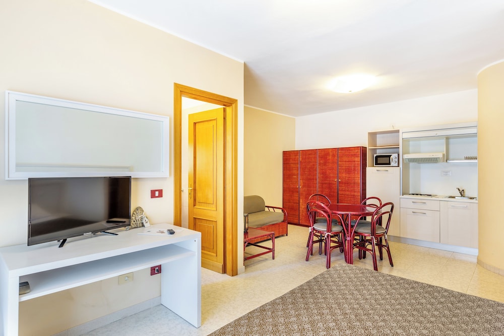 Rina Hotel 65/75