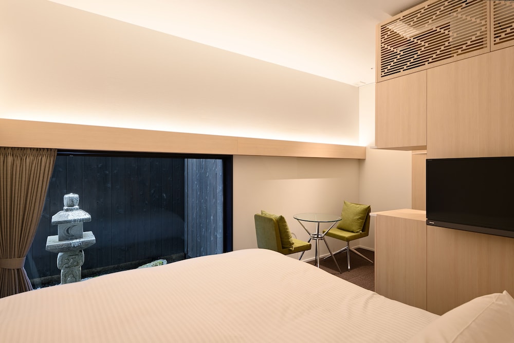 SUPERIOR, KING BED