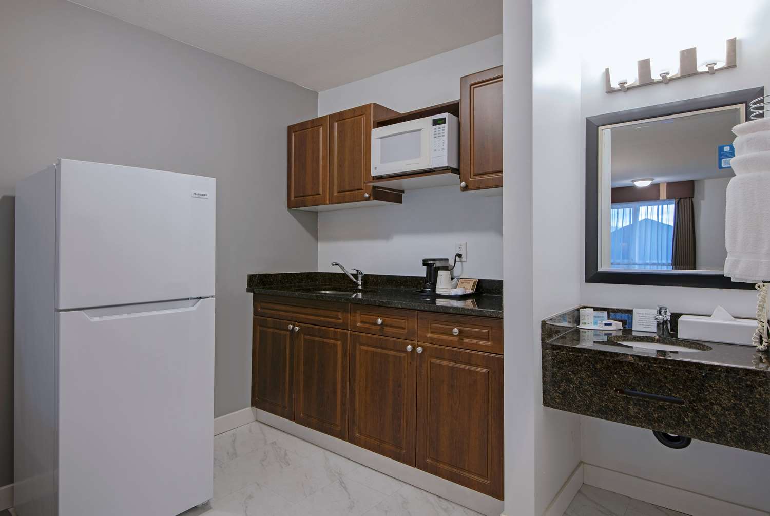Travelodge By Wyndham Kamloops Mountview 66/69