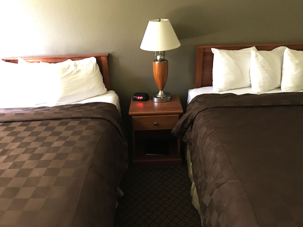 FAIRBRIDGE INN & SUITES KELLOGG 7/48