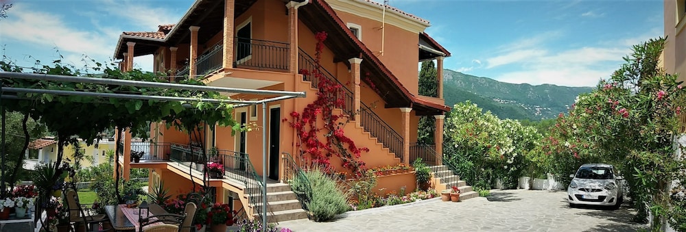Ziogas Apartments 46/56
