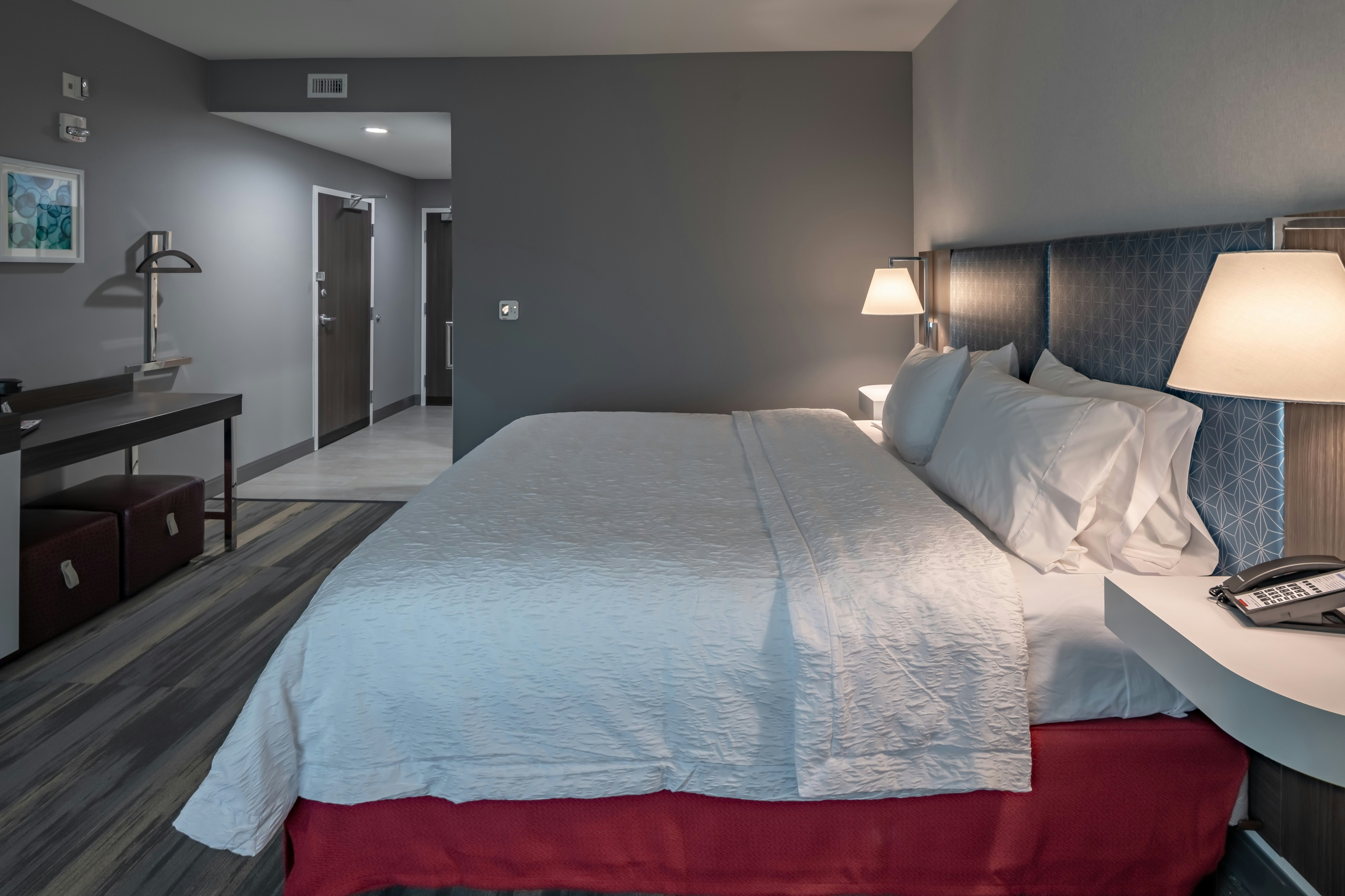 ROOM, KING BED
