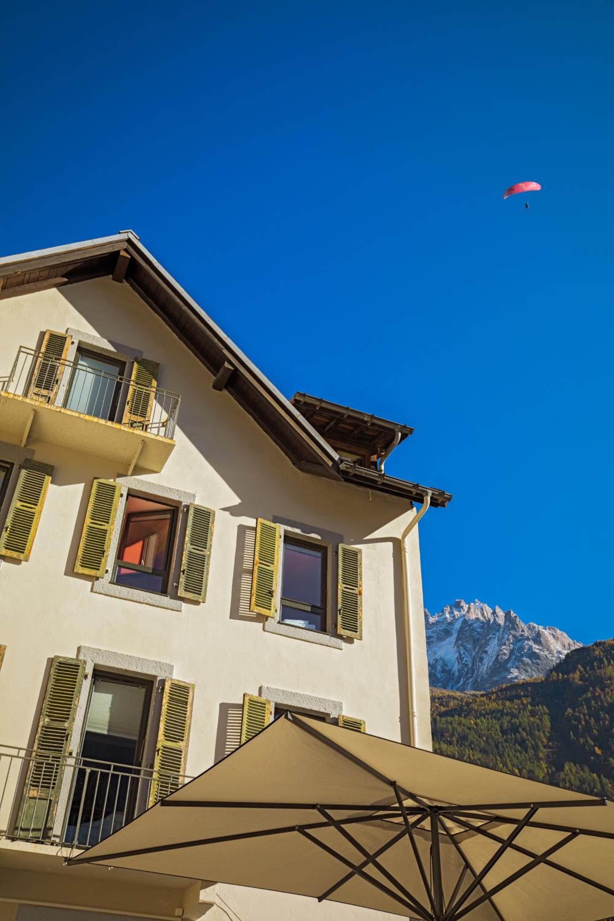 Cosmiques Hotel 1/40