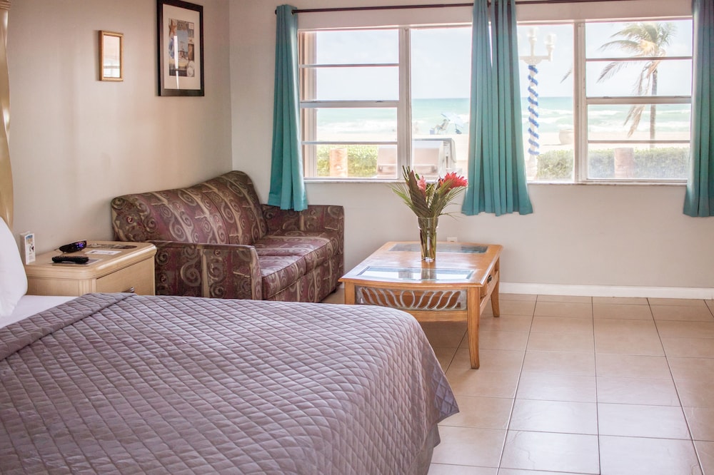 Riptide Oceanfront Hotel 19/72