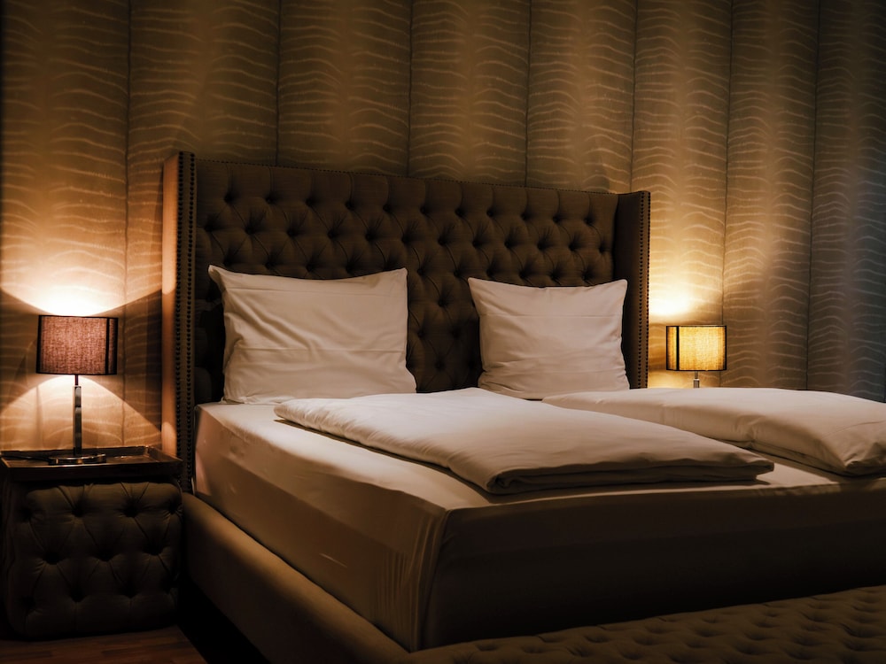 Carl, Deluxe, Suite, King Bed