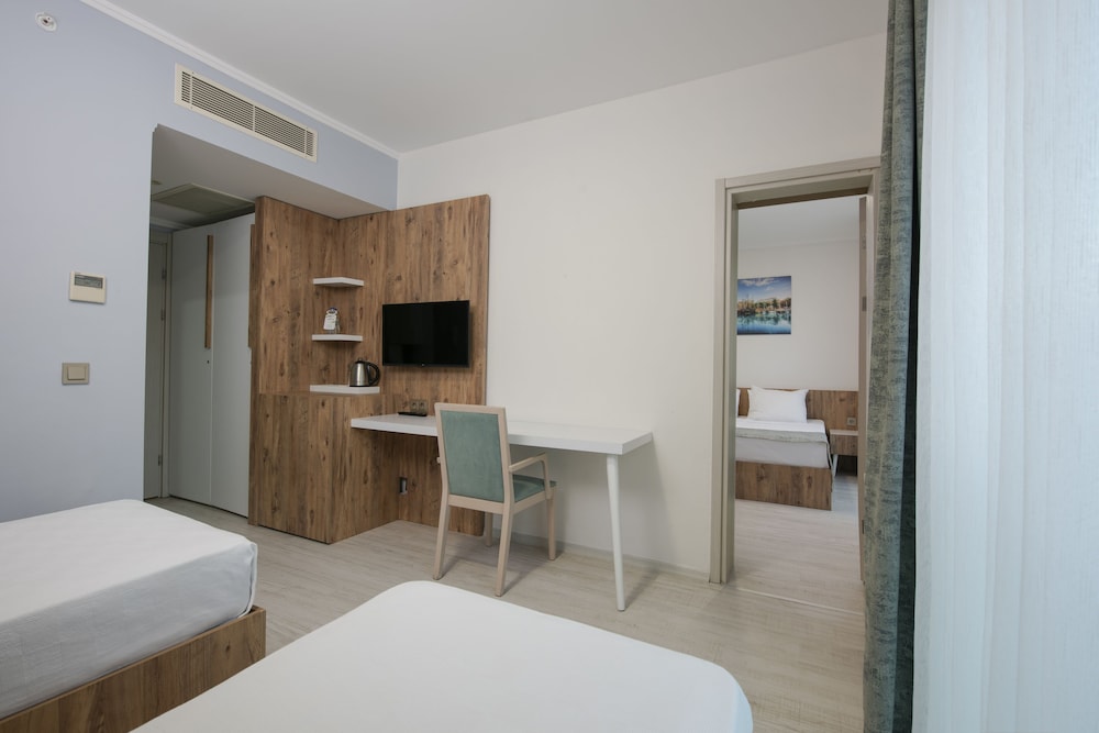 CITRUS PARK HOTEL 13/56