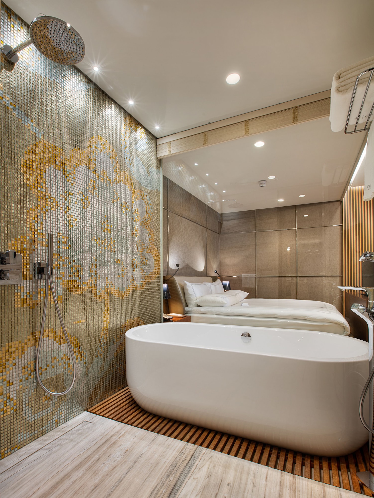 ROMANTIC, SUITE, QUEEN BED, SOFA, BATHTUB