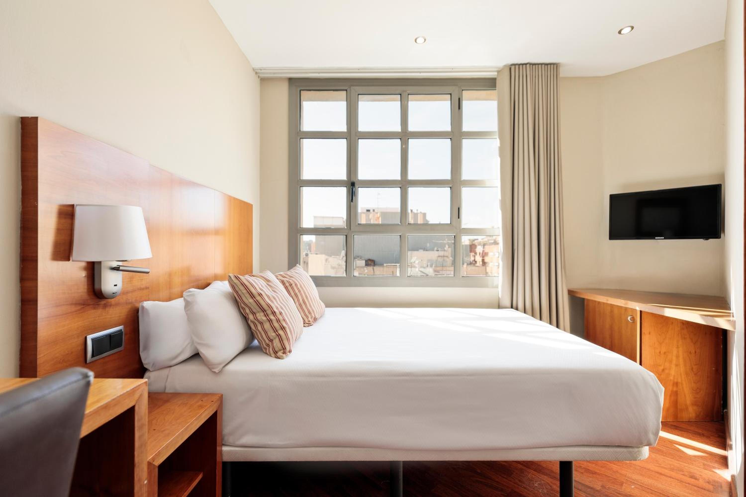 ROOM, SINGLE, DOUBLE BED