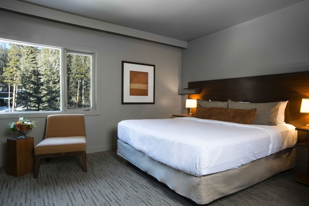 WOODLAND, STANDARD, KING BED