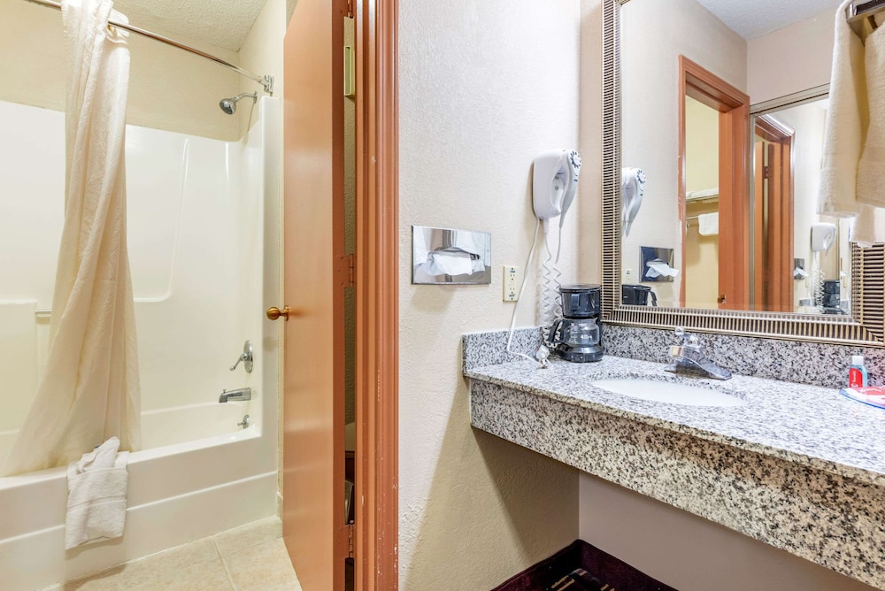 Baymont by Wyndham Lebanon IN 48/50